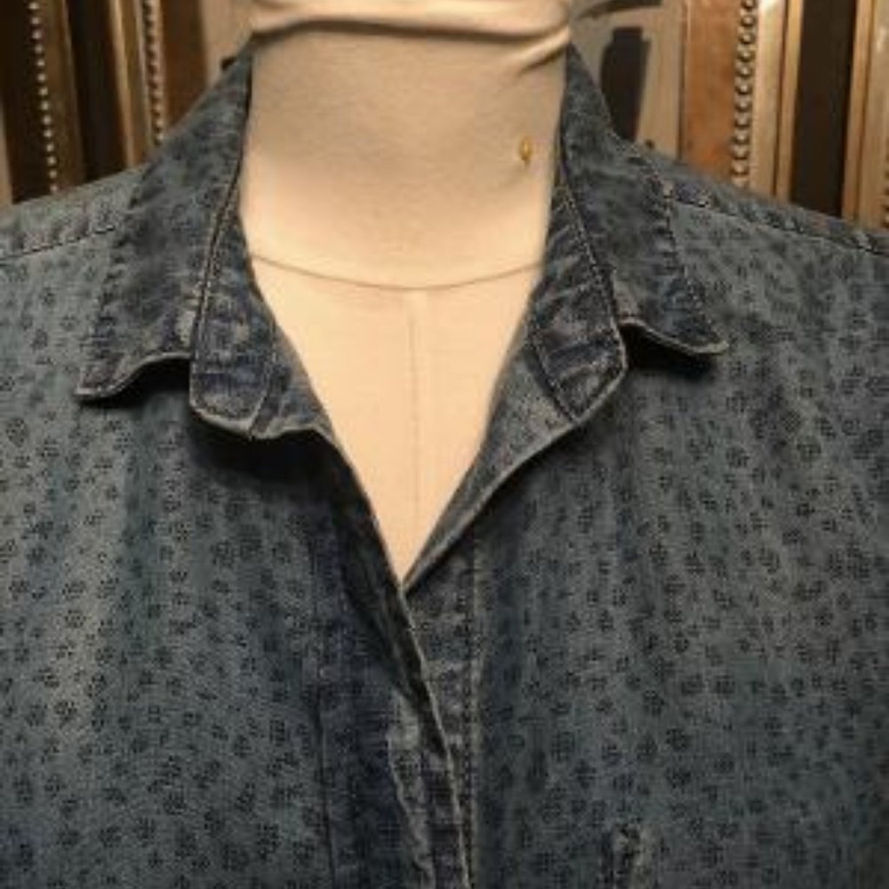 Bella Dahl Size Small.  Light/Dk Dem Animal Print